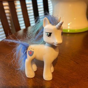 My Little Pony "Shining Armor"  (TRU Exclusive 2013) 4" Brushables G4 FIM